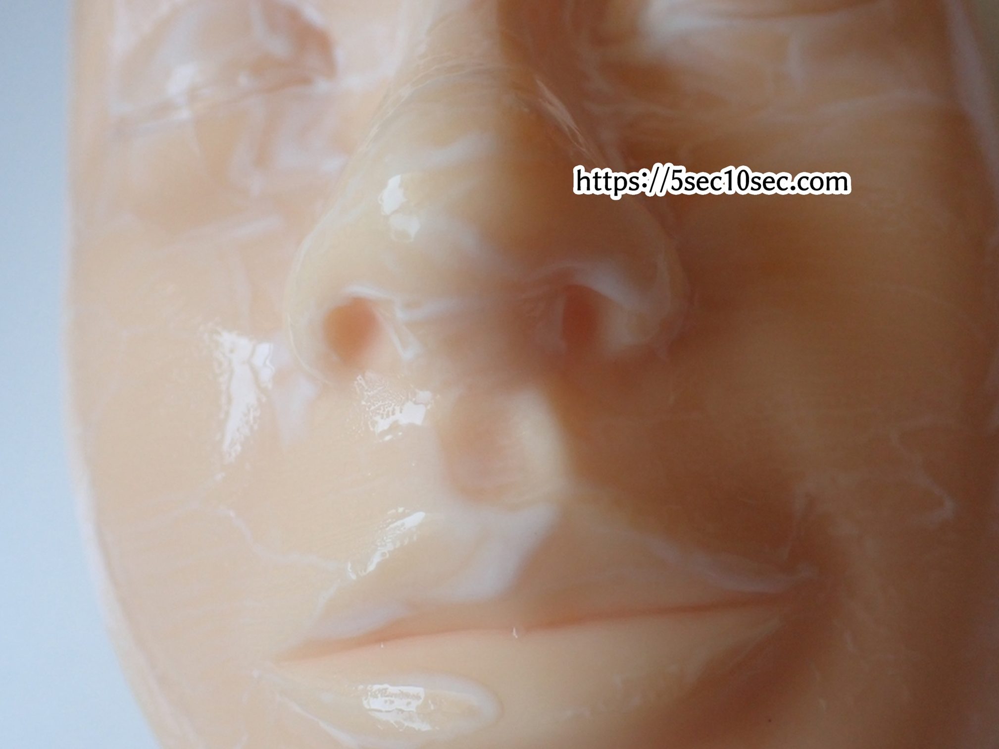 WELEDA ヴェレダ モイスチャークレンジングミルク　濡れた顔に使って洗顔として使った時のテクスチャー写真