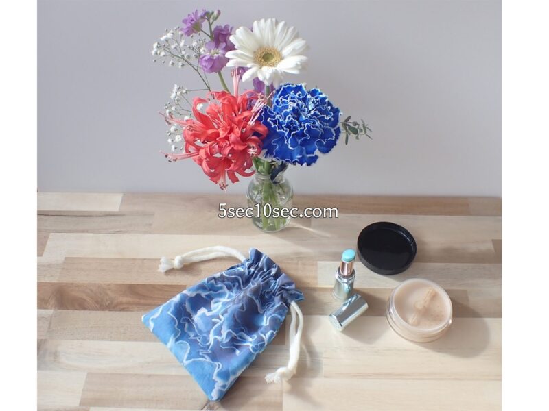 株式会社Crunch Style お花の定期便 Bloomee LIFE ブルーミーライフのお花の写真を使って布プリで作った巾着の用途は、コスメの収納に、ポーチ代わりに