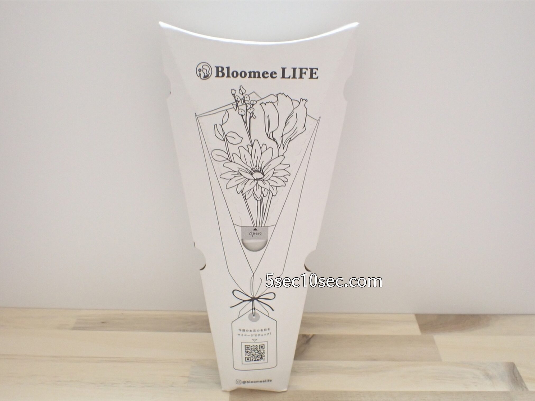 2021年1月下旬に届いたBloomee LIFE（ブルーミーライフ）レギュラープランのお花、パッケージの写真