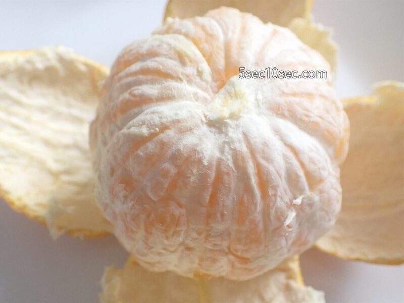 八朔、甘夏など柑橘はヘタ側に十字に切れ込みを入れて、ヘタのほうから剥くときれいにむける
