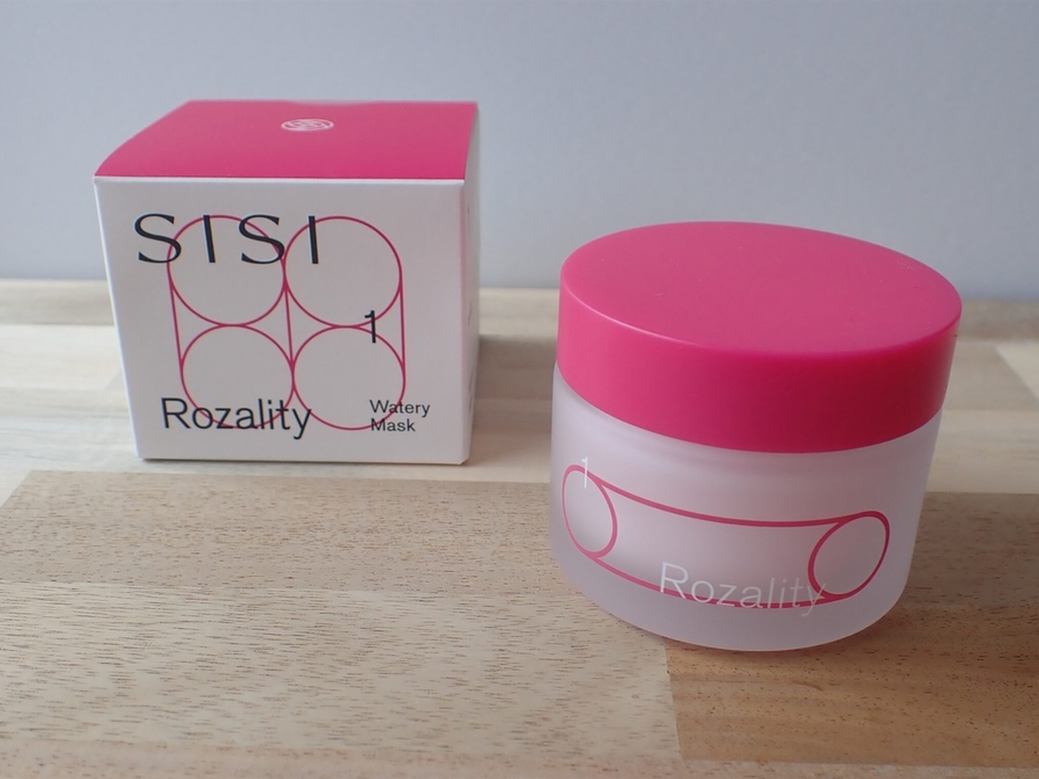 株式会社SISI Rozality ロザリティ ウォータリーマスク パッケージの箱と容器の写真