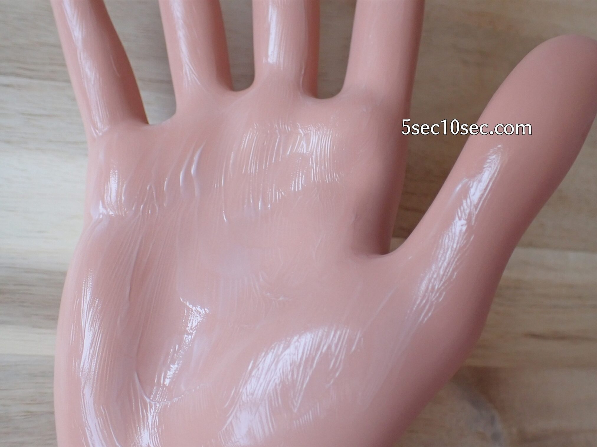 Coyoriトライアルセット 14日間ハリツヤ体験セット 株式会社JIMOS　濃密美容クリーム　使い方は手のひらに馴染ませてから顔を包むようにして馴染ませて使います