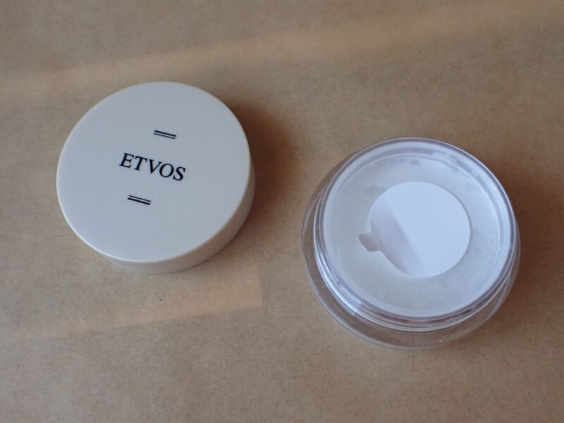 エトヴォス ETVOS　パーフェクトキット　ナイトミネラルファンデーション 1g　内蓋の白いシールをはがしてから使い始めます