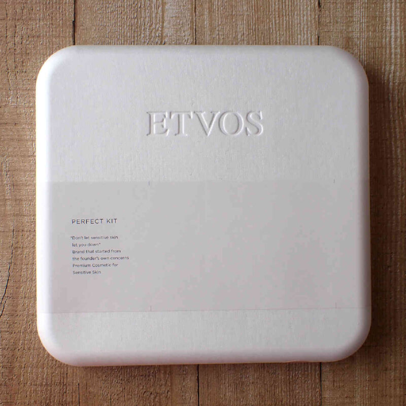 ETVOS エトヴォス パーフェクトキットは古紙を使用したパルプモールド素材から作られた環境に配慮したエコなパッケージになっています。