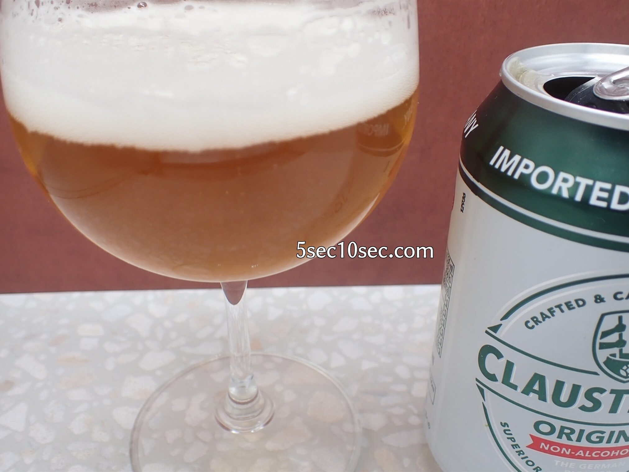 クラウスターラーの中身の写真 CLAUSTHALER ビールの色や風味について