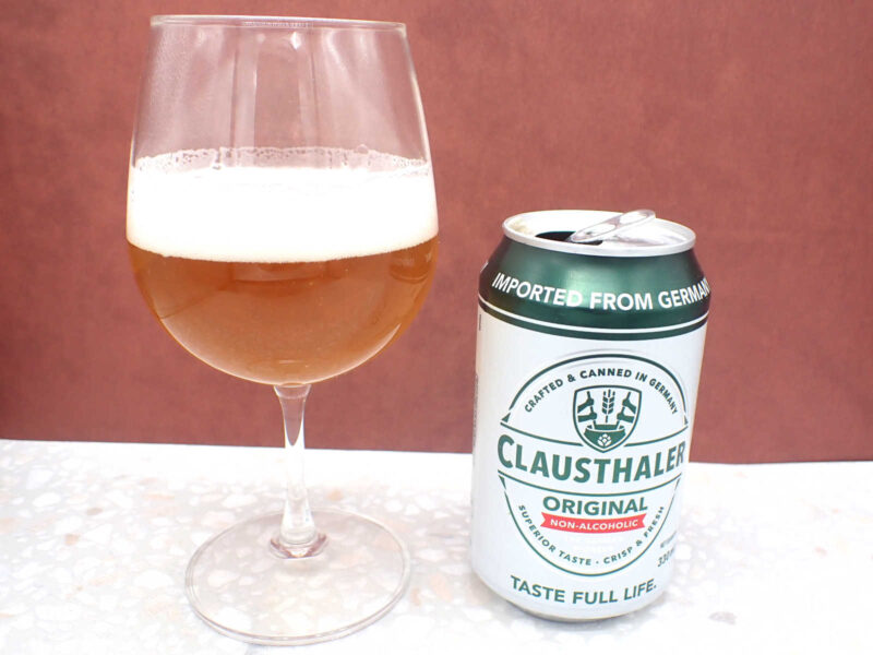 クラウスターラー CLAUSTHALERをグラスに注いでみたノンアルコールビールの写真です。