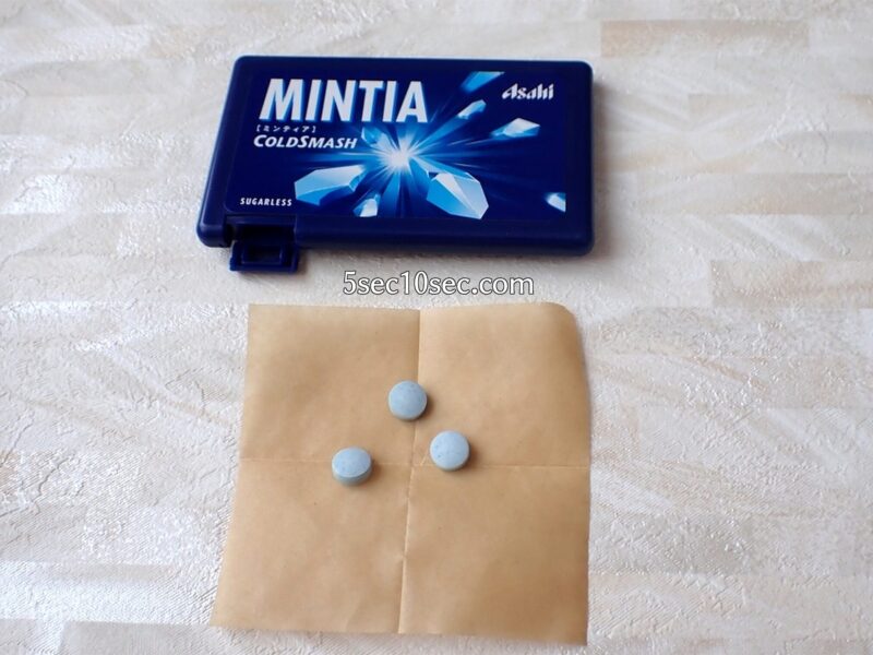 中身のミントタブレット菓子の写真 新MINTIA 新ミンティア コールドスマッシュ COLDSMASH
